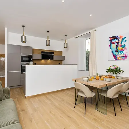 Апартаменти Loggias - Somptueux 4 Pieces - Parking - Terrasse -